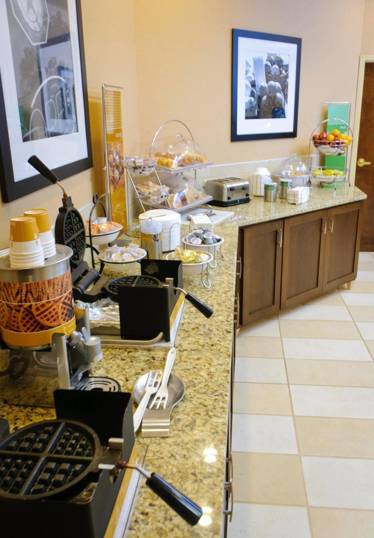 Hampton Inn Kinston Étterem fotó